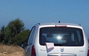 Polizia Municipale: multe per auto sulla falesia e per violazione del conferimento rifiuti