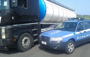 Trucca la “scatola nera” del tir: denunciato camionista