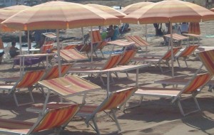 Ferragosto: spiaggia abusiva sequestrata a Lido Presepe; uomo muore per malore a Pantanagianni