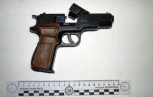 Rapina due ragazzi con pistola giocattolo: nei guai 51enne