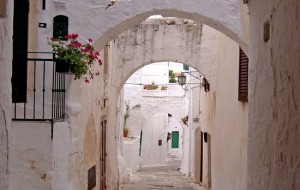 Torna la passeggiata guidata ad “Ostuni tra racconti e sapori”