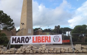 Marò: striscione di Casapound al Monumento al Marinaio di Brindisi