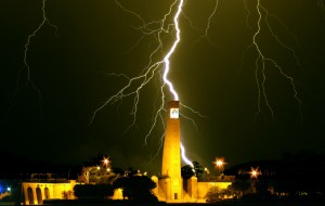 Brindisi svegliata all’alba da tuoni, fulmini, pioggia e vento