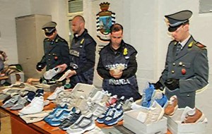 “Made in Italy” prodotto in Bulgaria e venduto da nota griffe: sequestrate oltre 10.000 scarpe