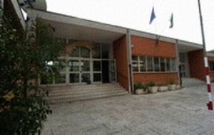 Una decina di ragazzi esterni fanno irruzione nell’assemblea del Liceo Palumbo: tre feriti, indagano i Carabinieri