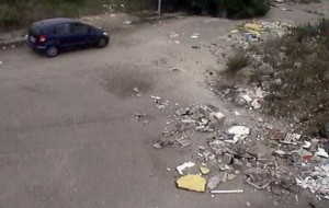 I barbari dei rifiuti ripresi dalle telecamere dell’Asi: li punira’ la Guardia di Finanza