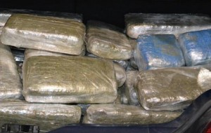 Inseguimento nella notte: la Finanza sequestra 400Kg di marijuana