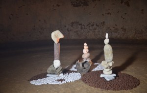 Sabato al Map “Il Presepio Precario”, performance di stone balancing