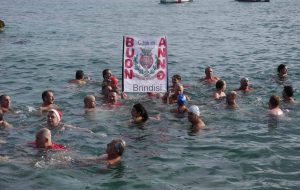 Tuffo di Capodanno: iscritti a quota 100, diretta Tv su Canale 85