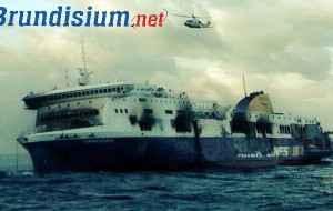 Norman Atlantic ed otto pompieri in viaggio verso Brindisi