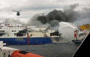 Norman Atlantic, aggiornamento alle ore 7.40: 290 persone salvate, 188 ancora a bordo
