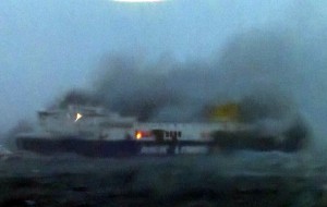 Traghetto in fiamme: i soccorsi da Brindisi