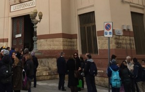 Ragazzo straniero entra in scuola media: panico alla Virgilio