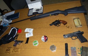 Armi abusive in casa: i Carabinieri arrestano due persone