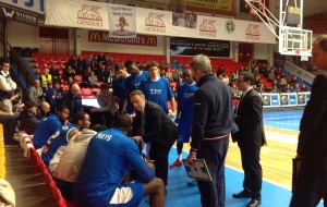 Pazza Brindisi. Va in vantaggio di 19 punti, poi perde. Ad Aalst termina 86-81