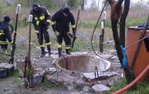 Trovato cadavere di un anziano in un pozzo: tragica fatalità o suicidio?