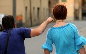 Strappa collane dal collo e scappa: scippatore seriale riconosciuto da due anziane aggredite