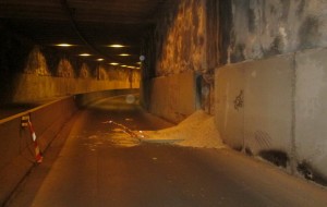 Cedono due lastre: chiuso il tunnel della Strada Pittachi