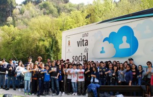 Passa anche da Brindisi “una vita da social”, campagna informativa sui social network