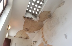 Solaio pericolante: sfiorato incidente in abitazione comunale