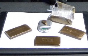 Sullo scooter con mezzo chilo di hashish: arrestati due giovanissimi