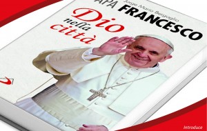 Lorenzo Maggi e padre Davide Gigliola presentano il libro di Papa Francesco al Liceo Marzolla