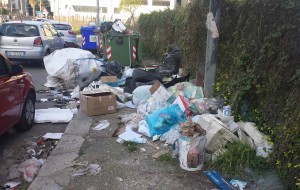 Degrado urbano e discariche a cielo aperto in Via Cappuccini