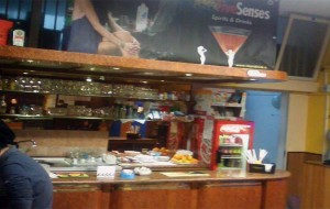 Blitz della Polizia al Majestic Club: etti di fumo recuperati nel fuggi fuggi generale