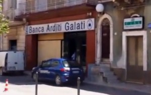 Rapina alla Banca Arditi Galati di S. Michele S.no: sradicato bancomat
