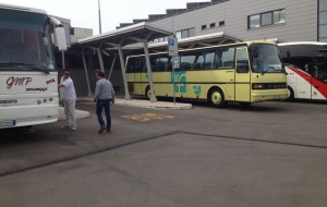 Aumenta il traffico in aeroporto: la Polizia Municipale controlla i servizi autobus, NCC e taxi