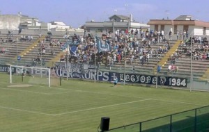 Il Brindisi batte il Monopoli in un derby mesto. Domenica si va a Bisceglie per la prima gara playoff