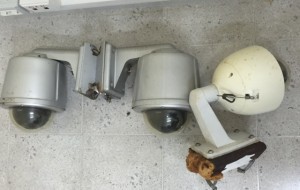 Il proprietario si distrae, ruba 400 euro dalla cassa e scappa: smascherato dalla telecamere ed arrestato