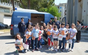 Il Questore Gentile distribuisce “il mio diario” agli alunni dell’Istituto Centro di Brindisi