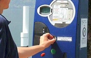 Spaccano parcometro per rubare monetine: due arresti a Fasano