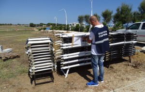 Occupazione abusiva di area demaniale: sequestrate 46 sdraio del Guna Beach