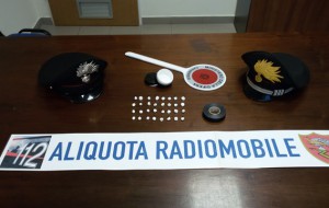 In giro con 18 grammi di cocaina: arrestato spacciatore