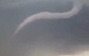 Violento temporale a Brindisi: tromba d’aria, traffico in tilt, paracarri spaccato a Giancola