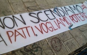 Non scendiamo a patti, vogliamo potere: ecco gli striscioni degli studenti
