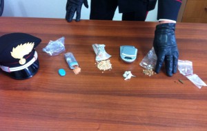 Francavilla Fontana: 23enne arrestata con la droga a casa