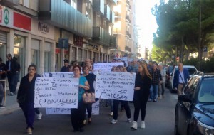 Protestano i commercianti del mercato coperto e volano parole grosse tra il Sindaco ed il segretario PD Elefante