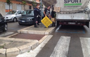 Fioccano le multe ai commercianti illegali e agli automobilisti incivili
