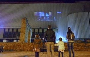 La stagione del Teatro Verdi di Brindisi raccontata sulla facciata del teatro