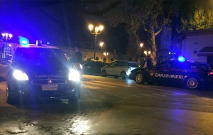 Non si ferma all’alt dei Carabinieri: pregiudicato catturato dopo inseguimento, in auto erba e coca