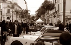Grande spettacolo a Brindisi con il corteo di auto storiche organizzato dall’Ass. La Fenice
