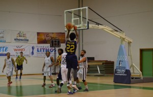 “Questo sporco negro non può venire qui a fare queste cose”: razzismo nel derby di basket