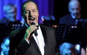 Venerdì 18 Massimo Lopez al Verdi con lo spettacolo “Sing e Swing”