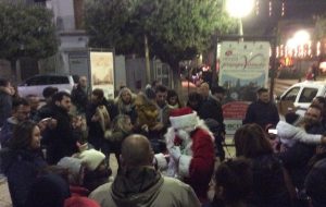 Natale al buio a Brindisi: scoppia la polemica. Carluccio: “nel prossimo weekend il montaggio delle luminarie “