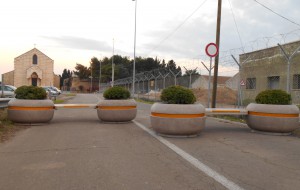 Stop al parcheggio nei pressi di Santa Maria del Casale: sistemati vasi e dissuasore