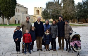 L’ex premier Monti visita il Castello di Oria con tutta la sua famiglia