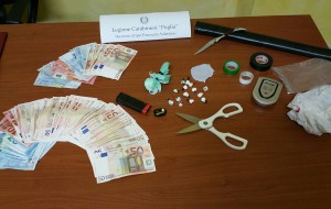 30 grammi di cocaina e molti soldi in tasca: arrestato 28enne